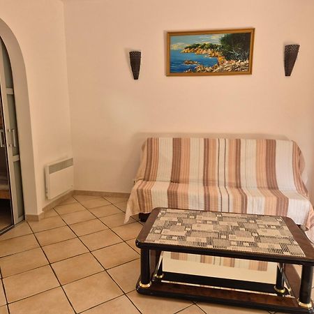Joli Appartement Climatise Avec Terrasse A Moin 10 Minutes A Pieds De La Plage カルヴィ エクステリア 写真