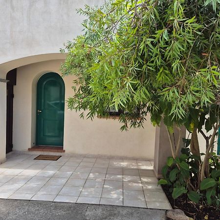 Joli Appartement Climatise Avec Terrasse A Moin 10 Minutes A Pieds De La Plage カルヴィ エクステリア 写真