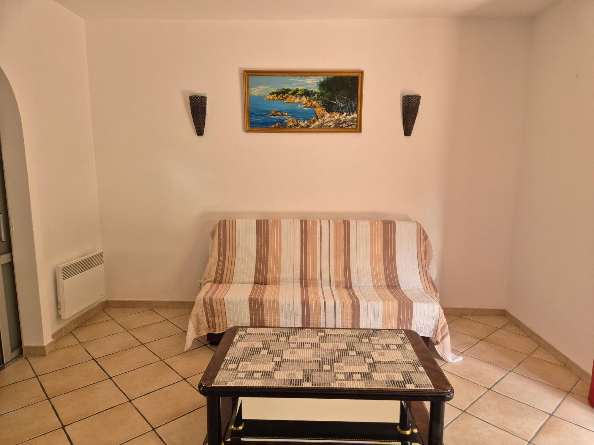 Joli Appartement Climatise Avec Terrasse A Moin 10 Minutes A Pieds De La Plage カルヴィ エクステリア 写真