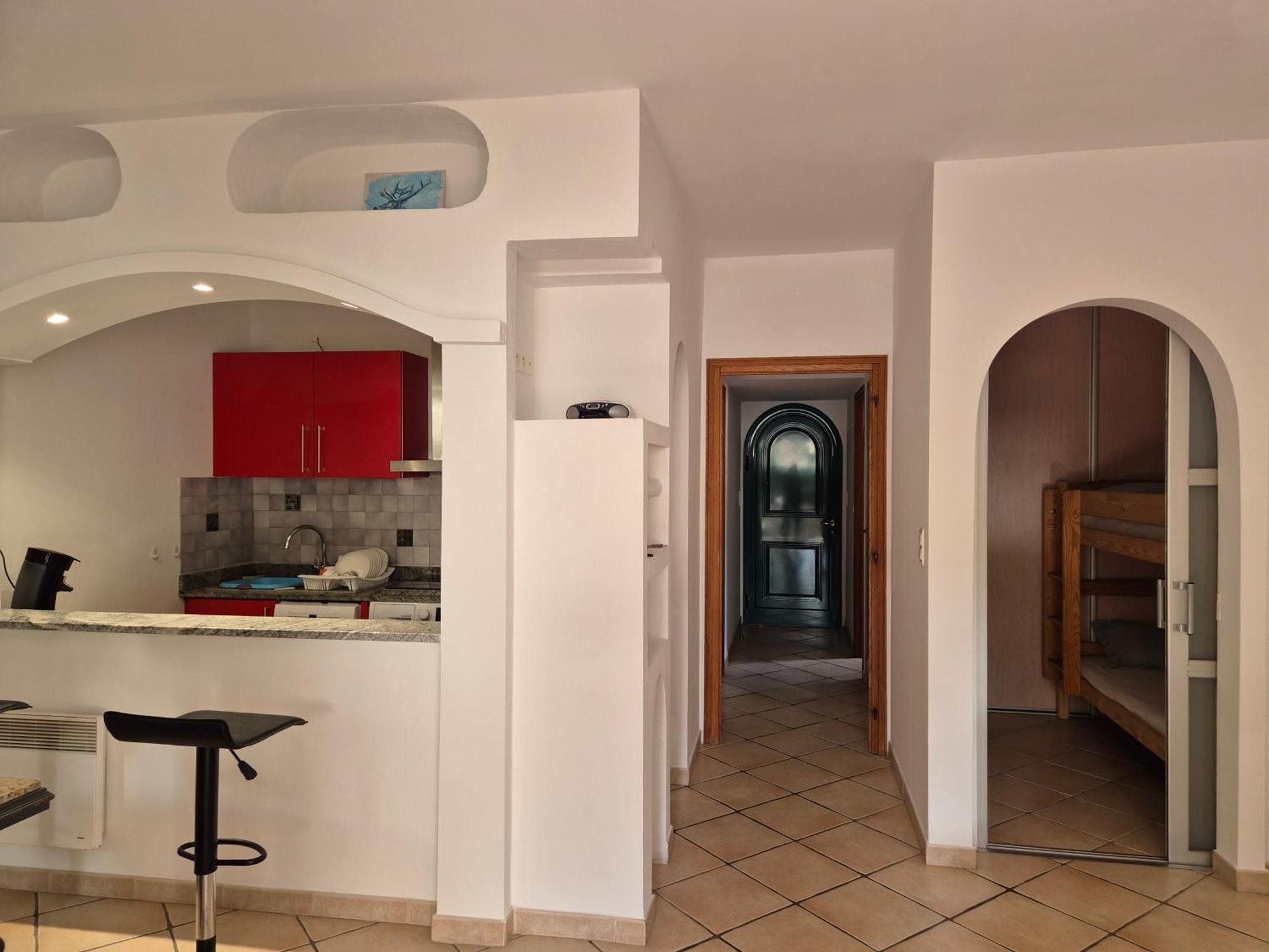 Joli Appartement Climatise Avec Terrasse A Moin 10 Minutes A Pieds De La Plage カルヴィ エクステリア 写真