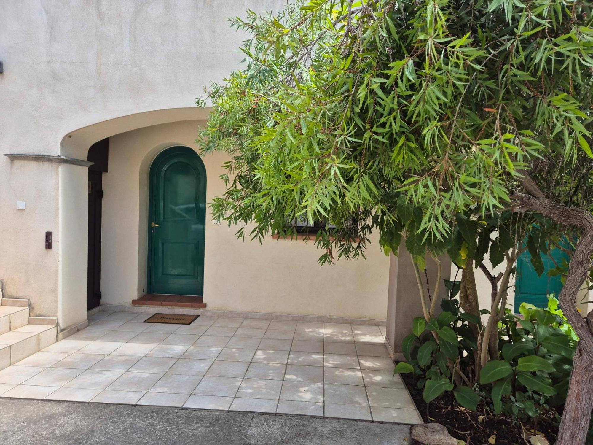 Joli Appartement Climatise Avec Terrasse A Moin 10 Minutes A Pieds De La Plage カルヴィ エクステリア 写真